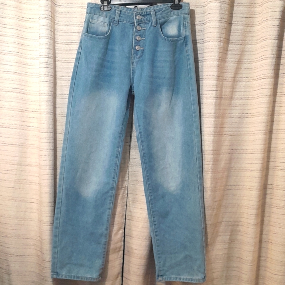 C.O.Z.Y Brand Cute Button-Fly Faded High Waisted jeans! 👖